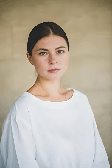 Mentions high product quality, reliable documentation, and expectations around delivery timelines.